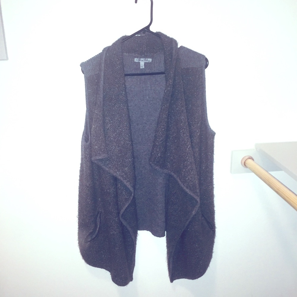 Sleeveless cardigan vest